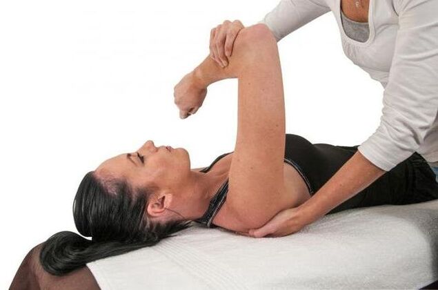 Лечението на артрозата на раменната става трябва да започне с консултация със специалист. 